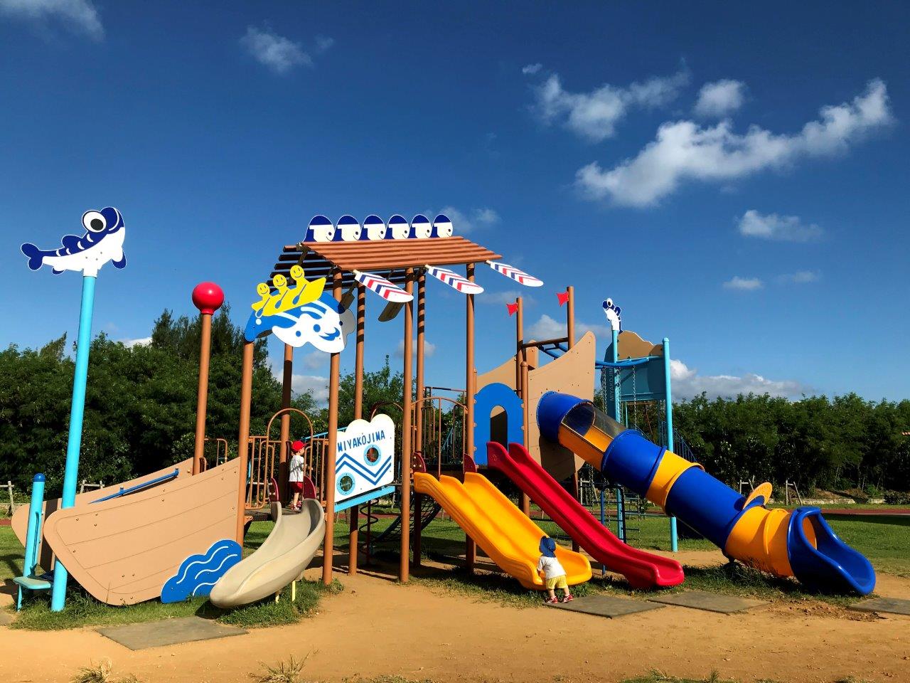 パナイガマ海空すこやか公園の遊具